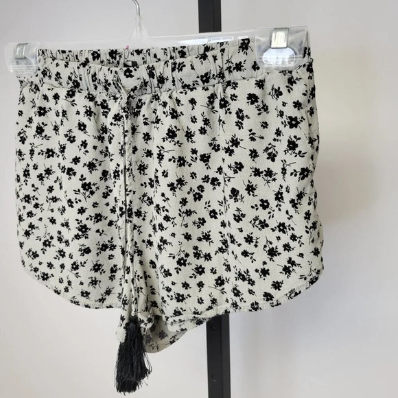 Forever 21 Tassel  Shorts - Picture 2 of 4
